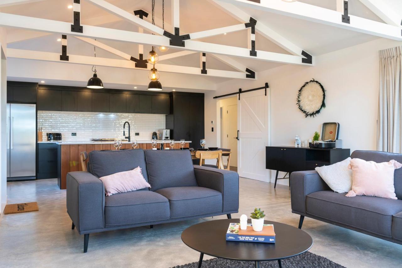 Black Barn Modern: Luxe Martinborough Escape Exteriör bild