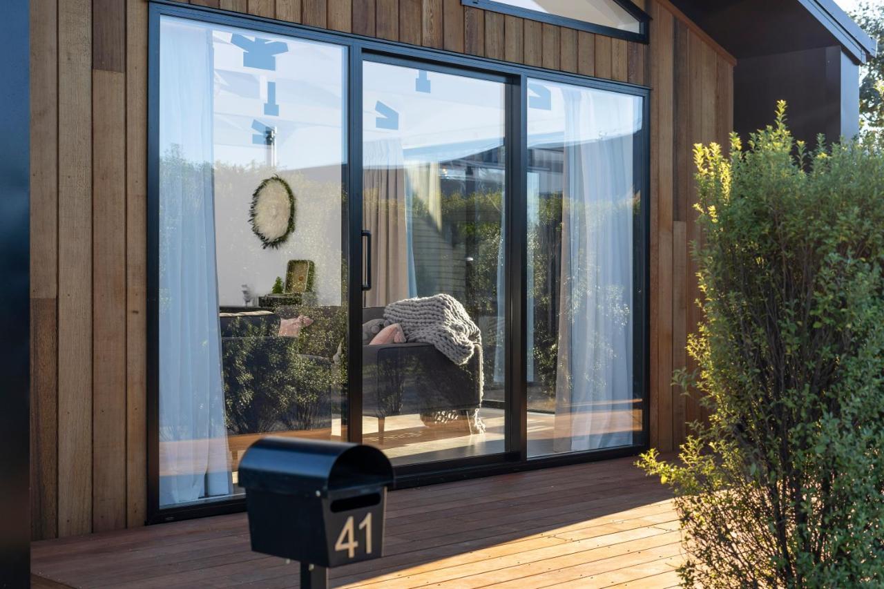 Black Barn Modern: Luxe Martinborough Escape Exteriör bild