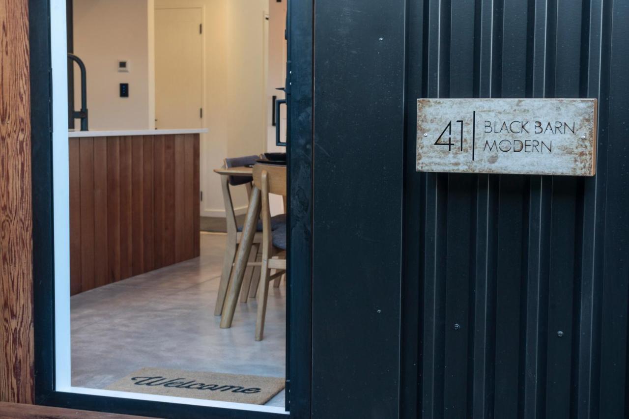 Black Barn Modern: Luxe Martinborough Escape Exteriör bild