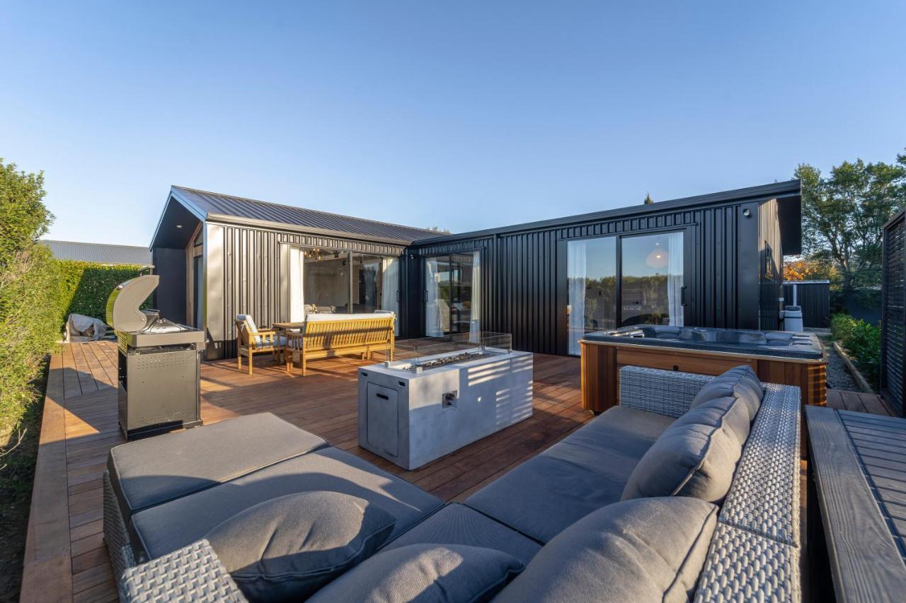 Black Barn Modern: Luxe Martinborough Escape Exteriör bild