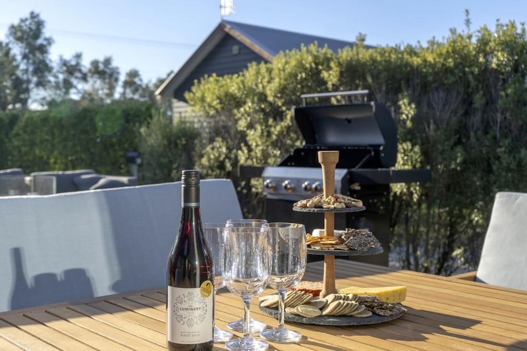 Black Barn Modern: Luxe Martinborough Escape Exteriör bild
