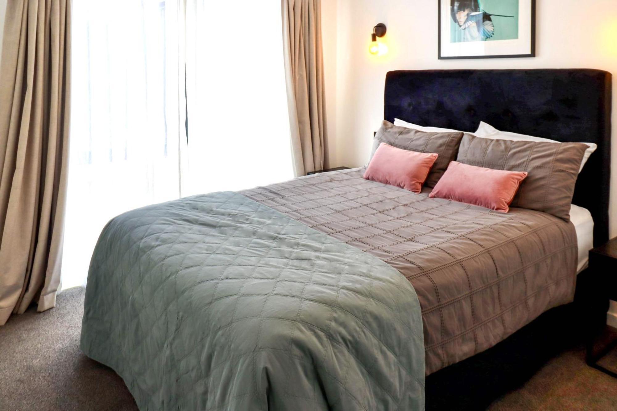 Black Barn Modern: Luxe Martinborough Escape Exteriör bild