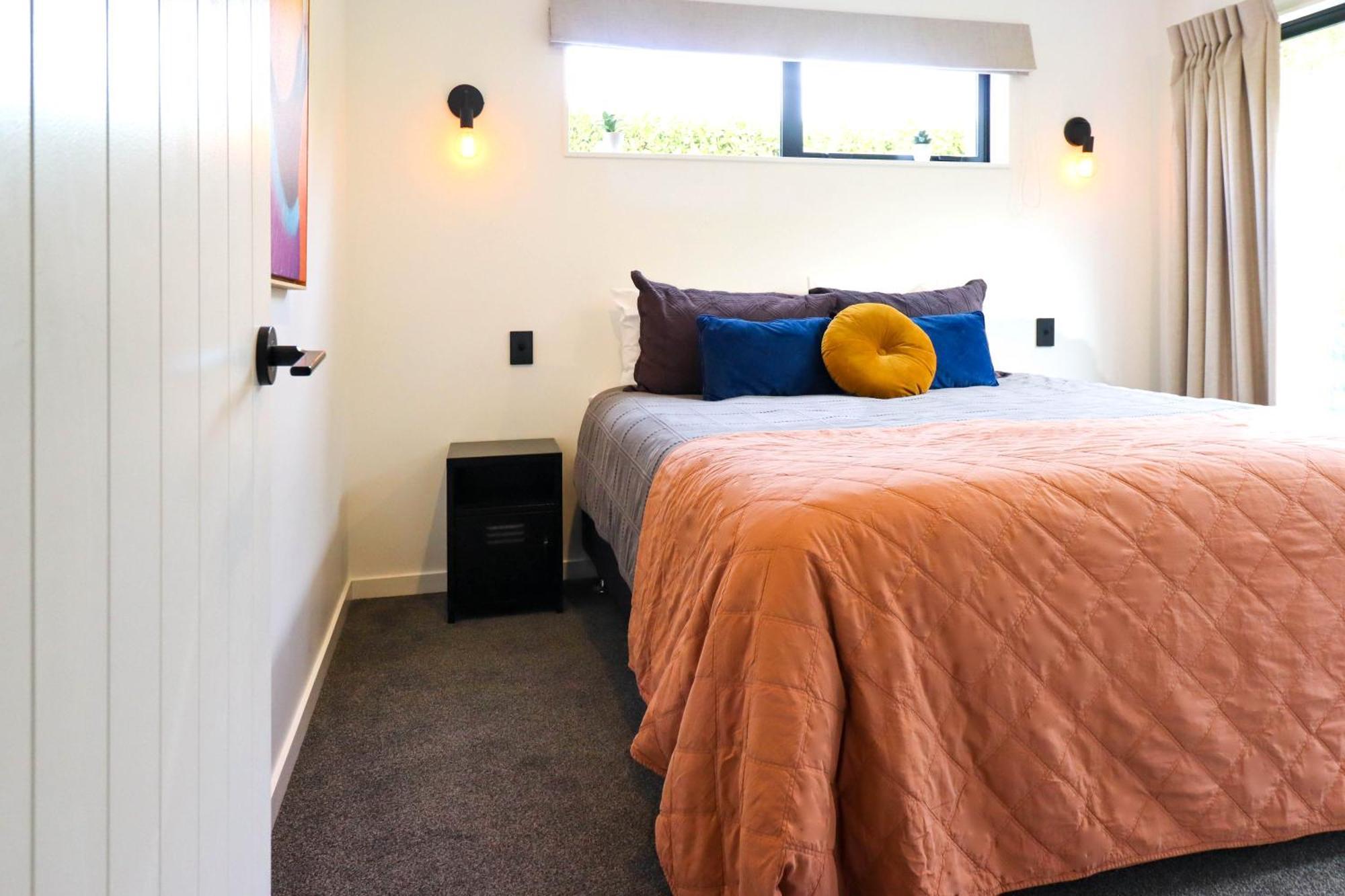 Black Barn Modern: Luxe Martinborough Escape Exteriör bild